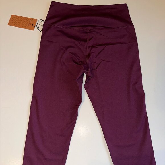 Girlfriend Collective Compressive High-Rise Capri Leggings Wine Red – Size Large - Picture 7 of 7